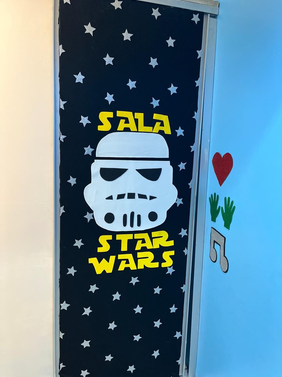 Sala Star Wars — universo espacial dentro da escola